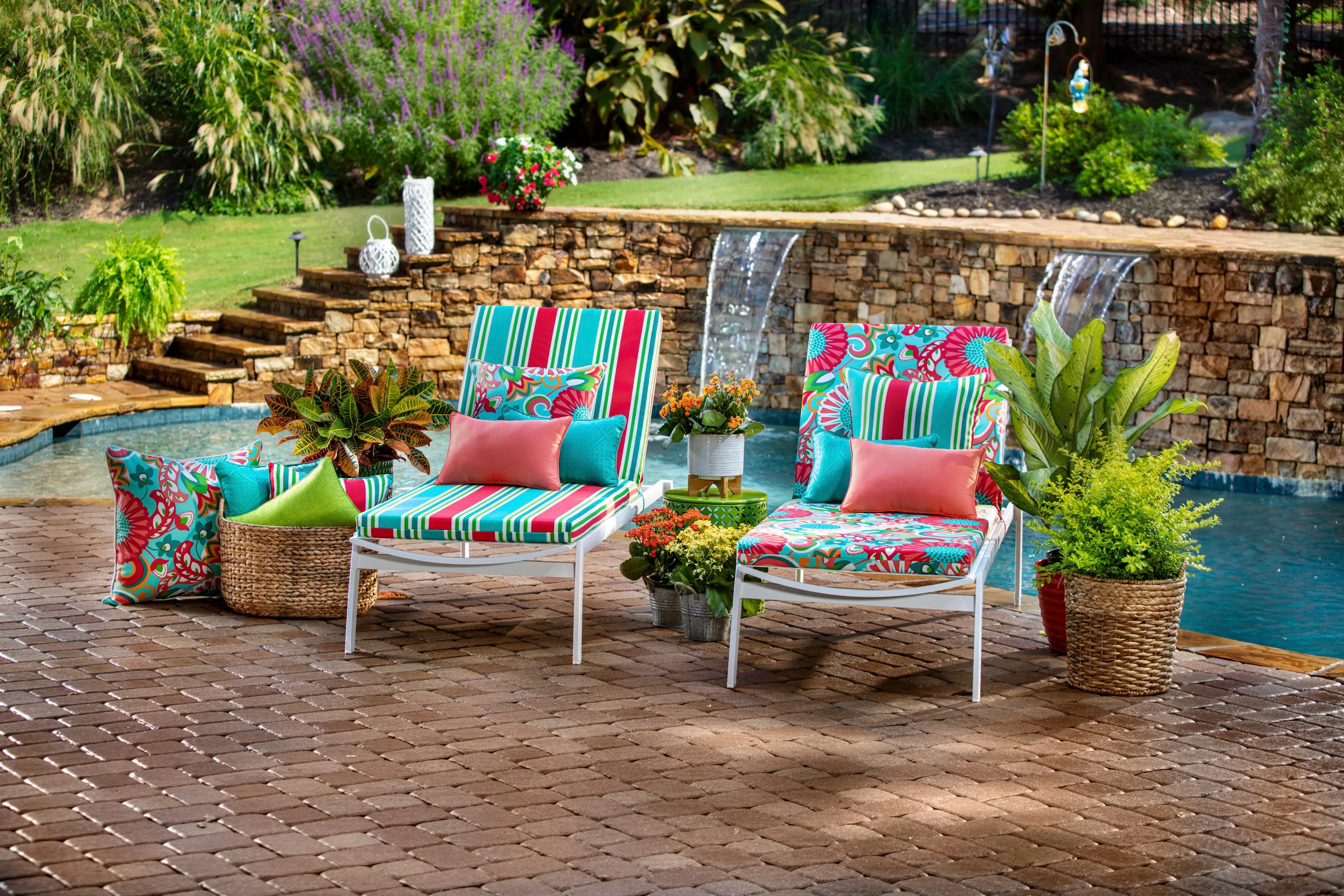 Sophia Turquoise/Coral 16.5-Inch Throw Pillow (Set Of 2)
